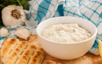 Vegan τζατζίκι – Nηστίσιμο με ταχίνι