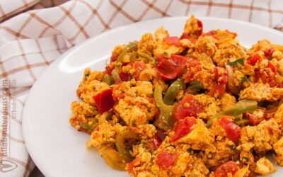 Vegan Καγιανάς (Στραπατσάδα) με τόφου, κρεμμύδι και πιπεριές