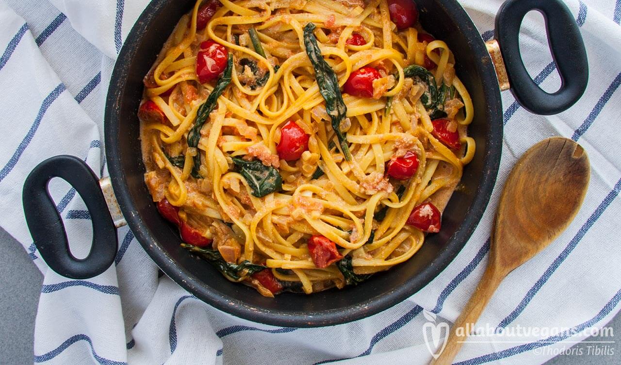  Spinach & cherry tomatoes pasta with pink vegan sauce 
