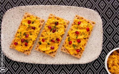 Vegan cheese substitute with cashews and sun-dried tomatoes