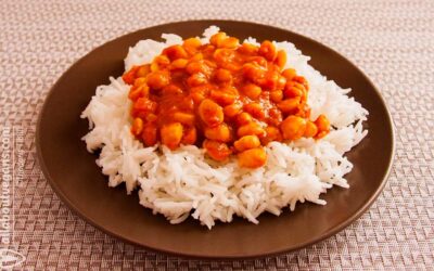 Ρύζι με ρεβίθια σε σάλτσα κάρυ με γάλα αμυγδάλου