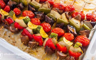 Vegan σουβλάκια λαχανικών στο γκριλ