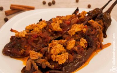 Vegan ιμάμ μπαϊλντί με τραγανό τόφου, μπαχάρι και κανέλα (χωρίς τηγάνισμα)