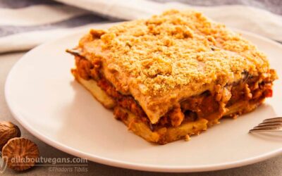 Vegan μουσακάς χωρίς τηγάνισμα – Με μπεσαμέλ από γάλα αμυγδάλου και ελαιόλαδο