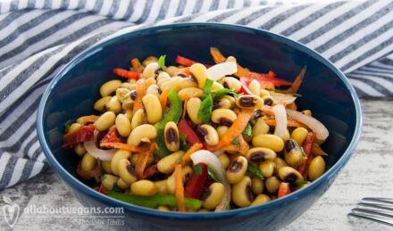 Black-eyed peas salad with sun-dried tomatoes & vegetables