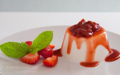 Πανεύκολη vegan πανακότα με σιρόπι φράουλας